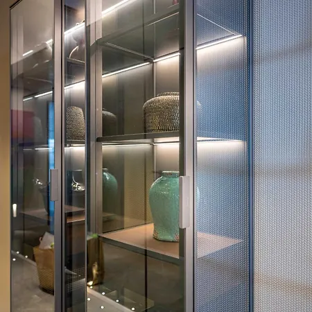 Luxurious 5br 10p With Terrace Apartment *