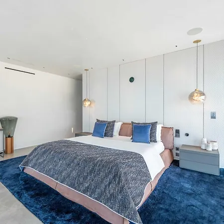 Luxurious 5br 10p With Terrace Apartment