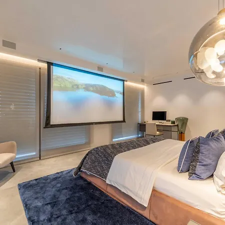 Luxurious 5br 10p With Terrace Apartment