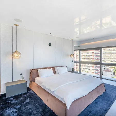 Luxurious 5br 10p With Terrace Apartment