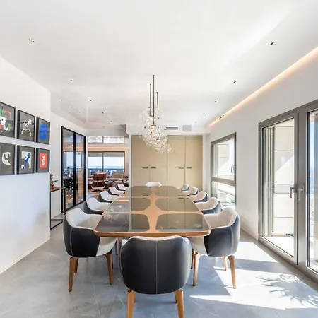Luxurious 5br 10p With Terrace *