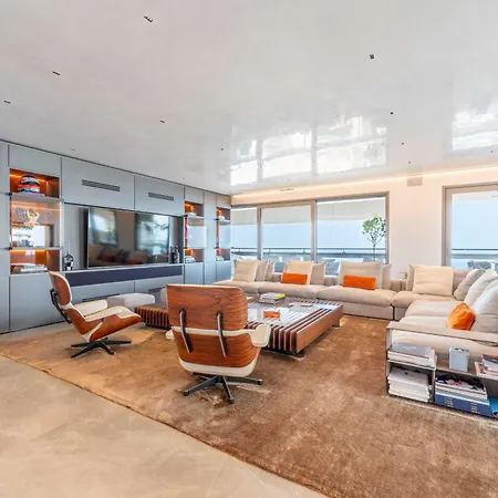 Luxurious 5br 10p With Terrace Apartment *