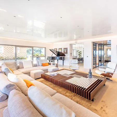 Luxurious 5br 10p With Terrace *