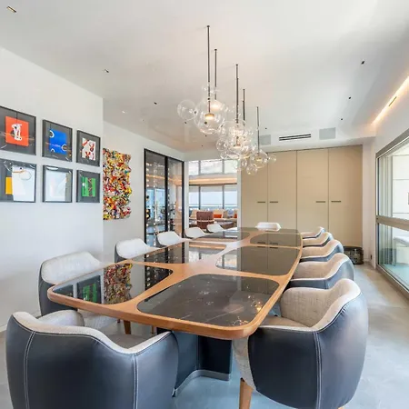 Luxurious 5br 10p With Terrace Apartment