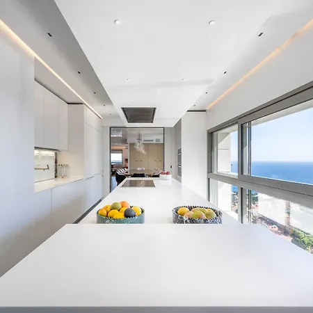 Luxurious 5br 10p With Terrace Apartament