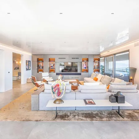Luxurious 5br 10p With Terrace Apartament