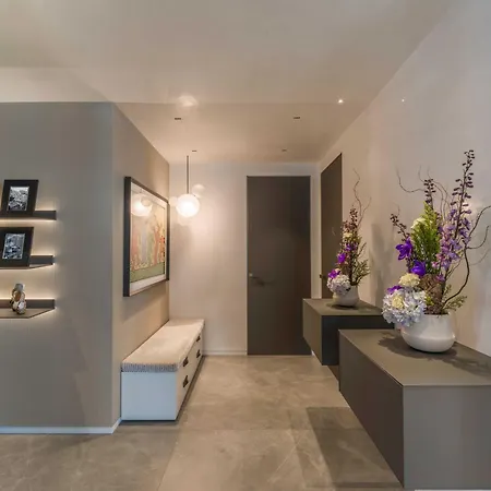 Luxurious 5br 10p With Terrace Apartament *