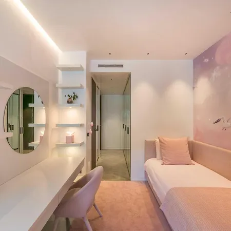 Luxurious 5br 10p With Terrace Apartament