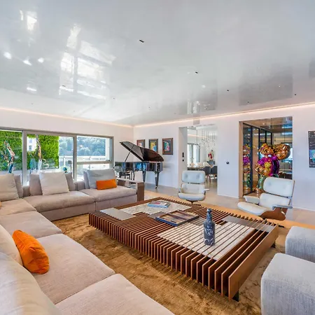 Luxurious 5br 10p With Terrace Apartament