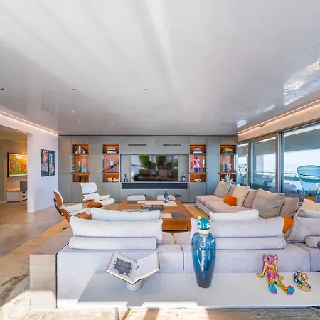 Luxurious 5br 10p With Terrace Apartament